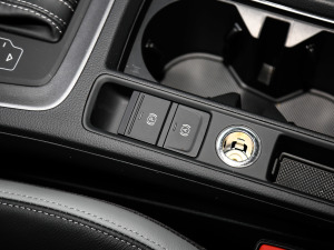 2021款45 TFSI quattro 豪华动感型 驻车制动器