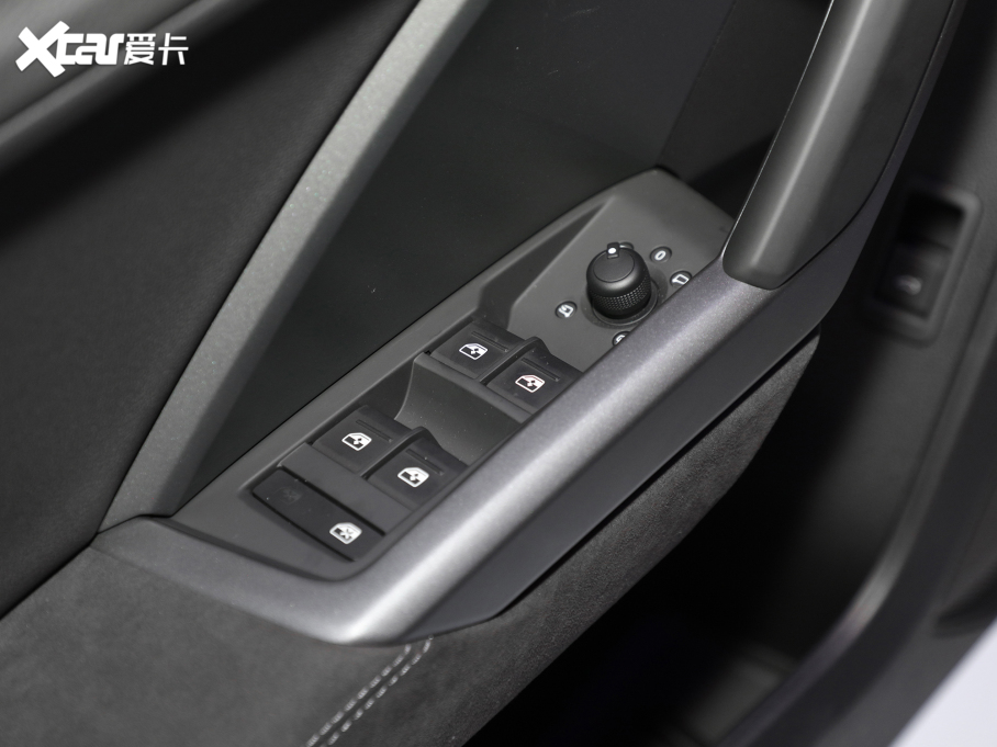 2021?yun)WQ3 Sportback 40 TFSI M(jn)