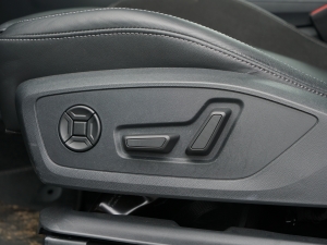 202245 TFSI quattro A {{