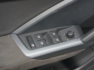 202245 TFSI quattro A {܇ƅ^	