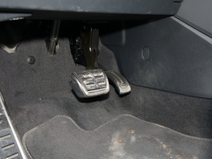 202245 TFSI quattro A п؅^