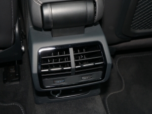 202245 TFSI quattro A п؅^