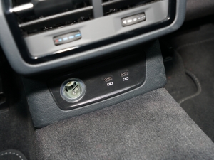 202245 TFSI quattro A п؅^