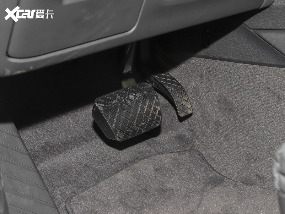 2022WA4L 40 TFSI AӸ