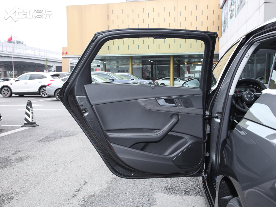 2022?yun)WA4L 40 TFSI A