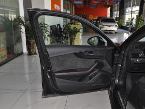 202245 TFSI quattro xӸ {λ܇T