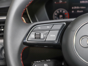 202240 TFSI quattro RS׼ȼ п؅^