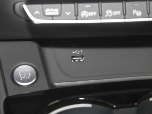 202240 TFSI quattro RS׼ȼ п؅^