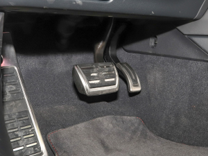 202240 TFSI quattro RS׼ȼ п؅^