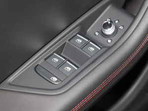 202240 TFSI quattro RS׼ȼ п؅^