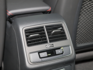 202240 TFSI quattro RS׼ȼ п؅^