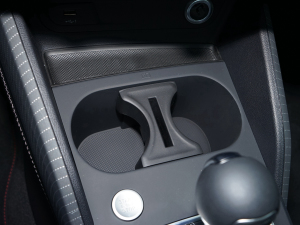 2022款35 TFSI 豪华动感型 前排杯架