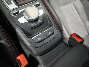 202235 TFSI RS׼ȼ v܇(ch)Ƅ(dng)