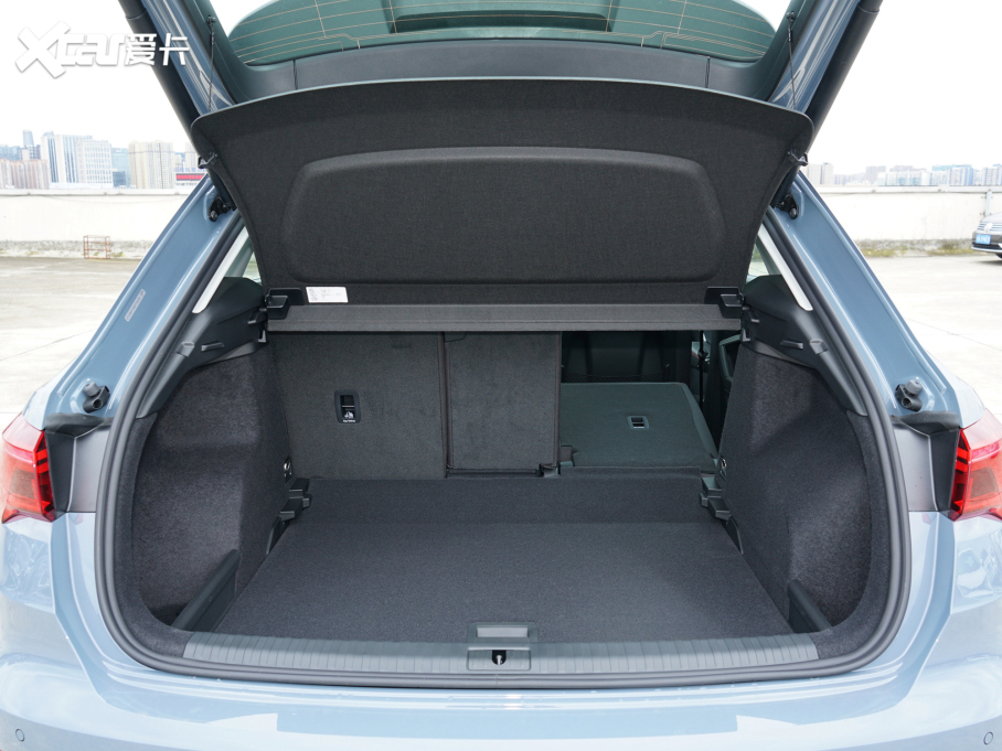 2022��W��Q3 40 TFSI RS�׼�ȼ����