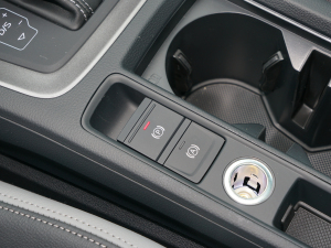 2022款40 TFSI 时尚动感型 驻车制动器