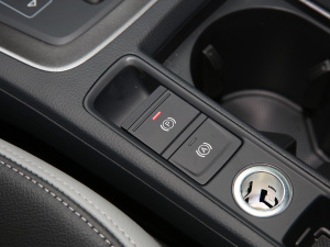 2022款45 TFSI 四驱时尚动感型 驻车制动器