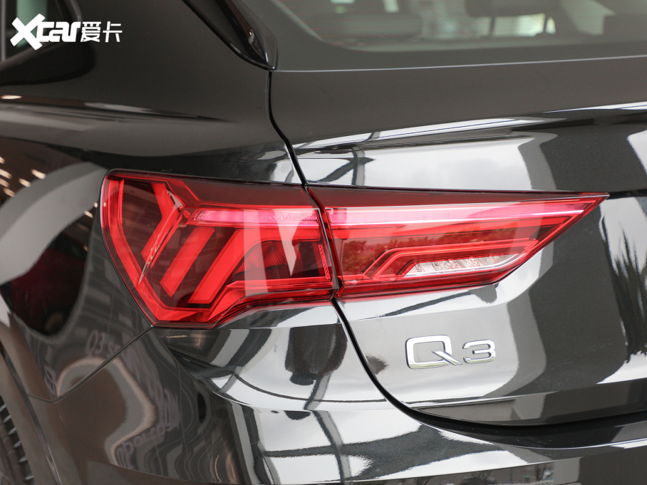 2022款奥迪q3 sportback 40 tfsi 时尚型