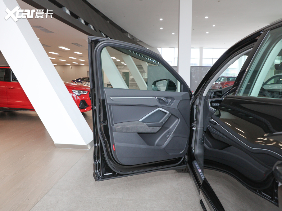 2022WQ3 Sportback 40 TFSI r