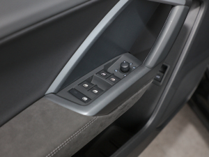 202240 TFSI r {܇ƅ^	