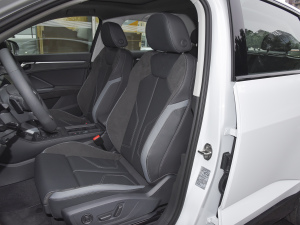 202245 TFSI quattro r {