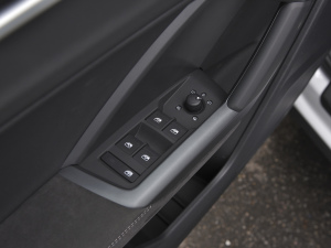 202245 TFSI quattro r {܇ƅ^	