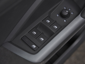 202245 TFSI quattro r п؅^