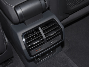 202245 TFSI quattro r п؅^