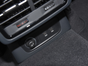 202245 TFSI quattro r п؅^