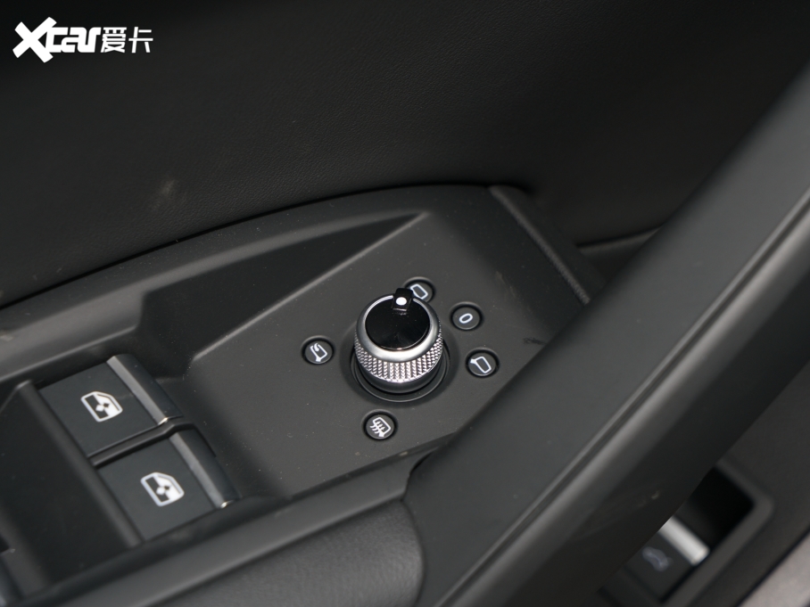 2022?yun)WQ5L 40TFSI A