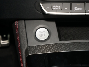 202240TFSI RS׼ȼ п؅^