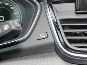 202240TFSI RS׼ȼ п؅^