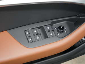 202245 TFSI quattro x {܇ƅ^	