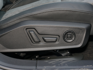 202245 TFSI quattro xӸ g