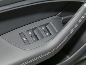 202255 TFSI quattro Ӹ ܇ƅ^