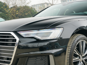 202245 TFSI quattro Ӹ 