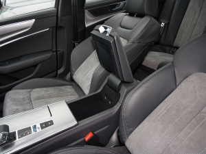 202245 TFSI quattro Ӹ g