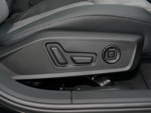 202245 TFSI quattro Ӹ g