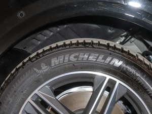 202240 TFSI r ݆̥Ʒ