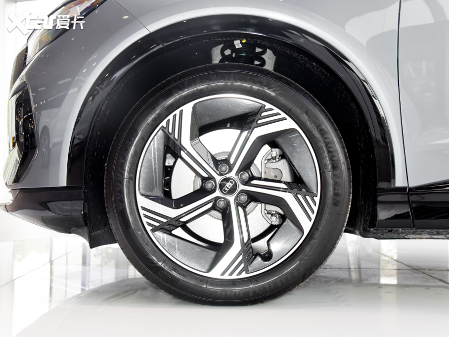 2022WQ4 e-tron 40 e-tron 