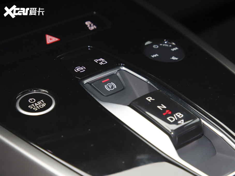 2022WQ4 e-tron 40 e-tron а