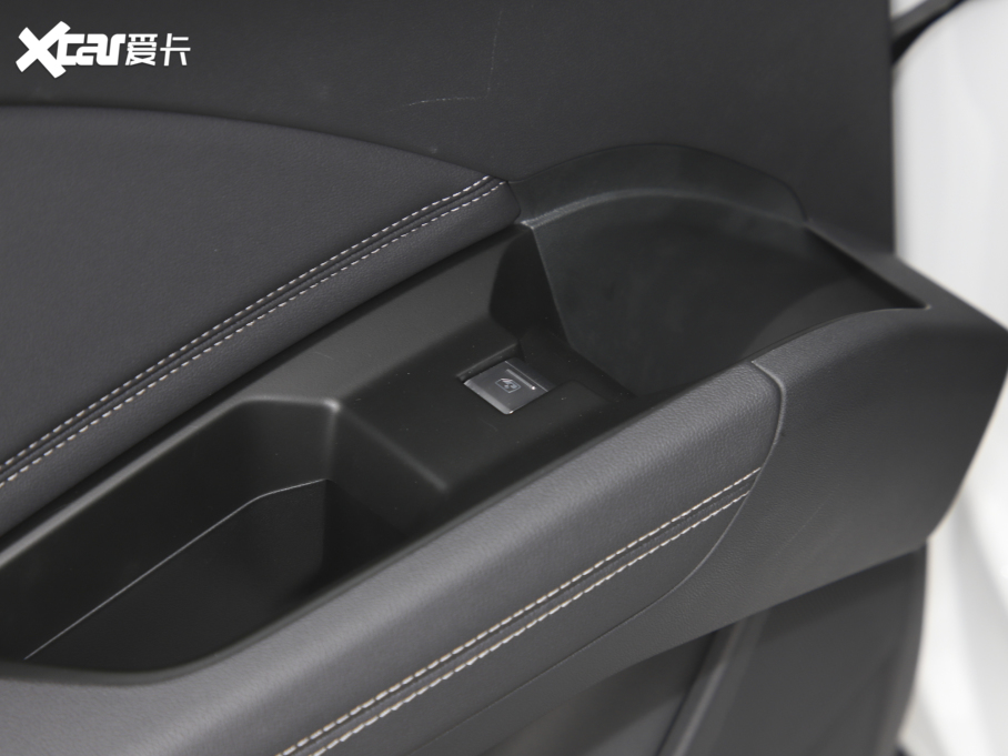 2022WQ4 e-tron 40 e-tron а