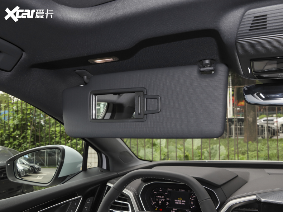 2022WQ4 e-tron 40 e-tron а