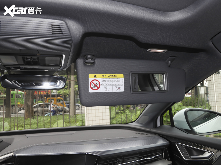 2022WQ4 e-tron 40 e-tron а