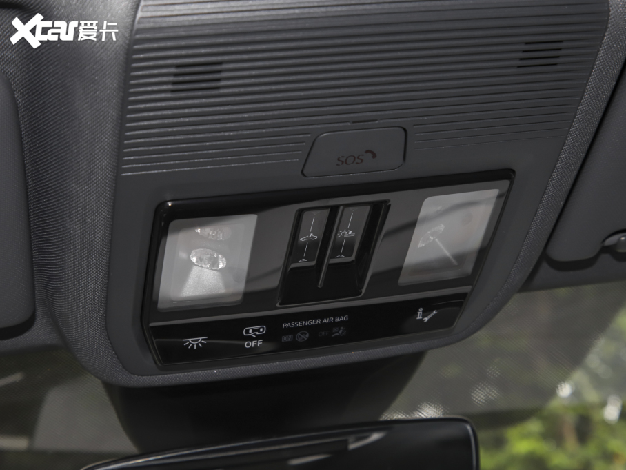 2022?yun)WQ4 e-tron 40 e-tron (chung)а