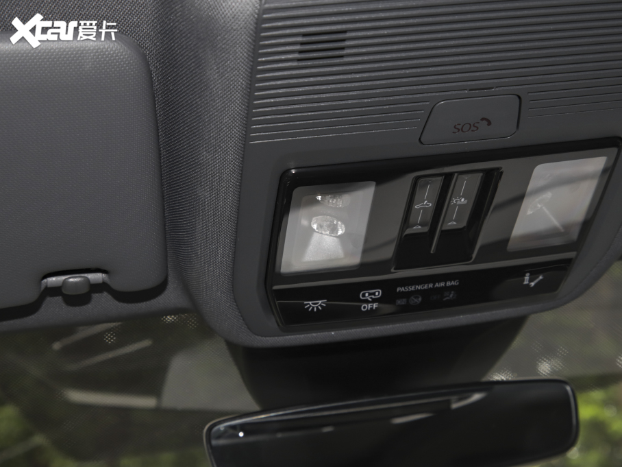 2022WQ4 e-tron 40 e-tron а