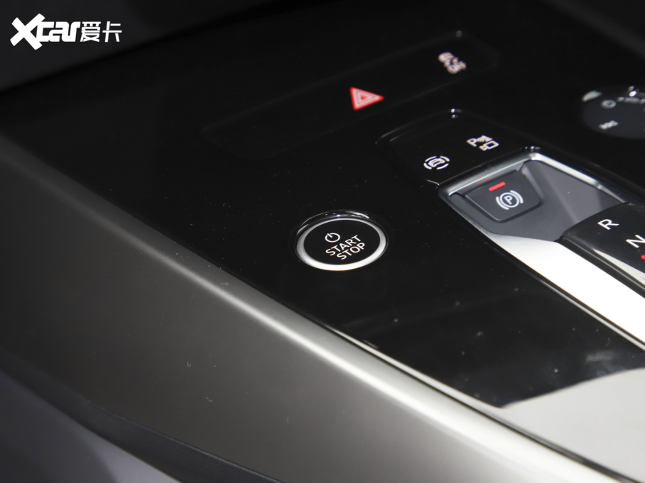 2022?yun)WQ4 e-tron 40 e-tron (chung)а