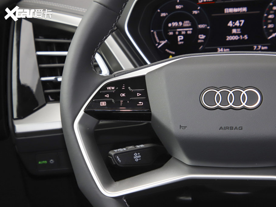 2022WQ4 e-tron 40 e-tron а