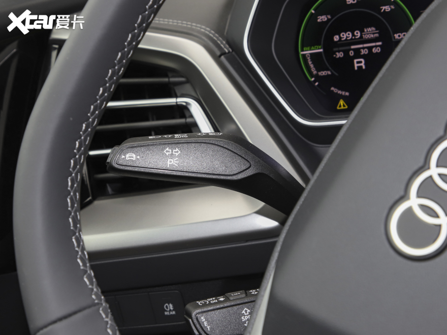 2022WQ4 e-tron 40 e-tron (chung)а