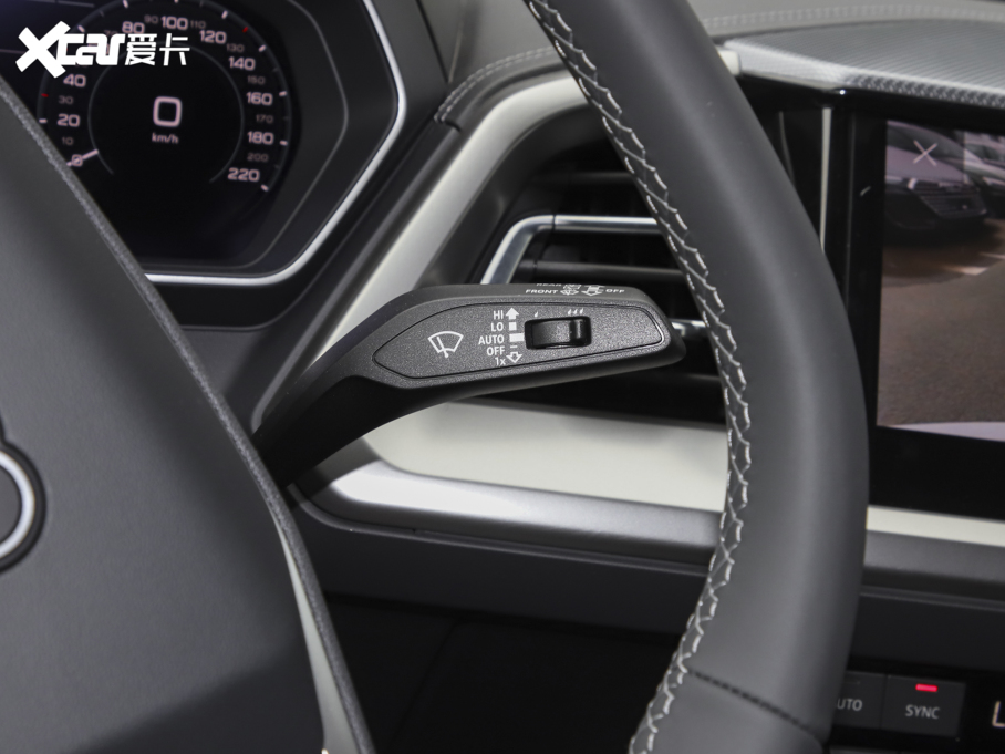 2022WQ4 e-tron 40 e-tron а