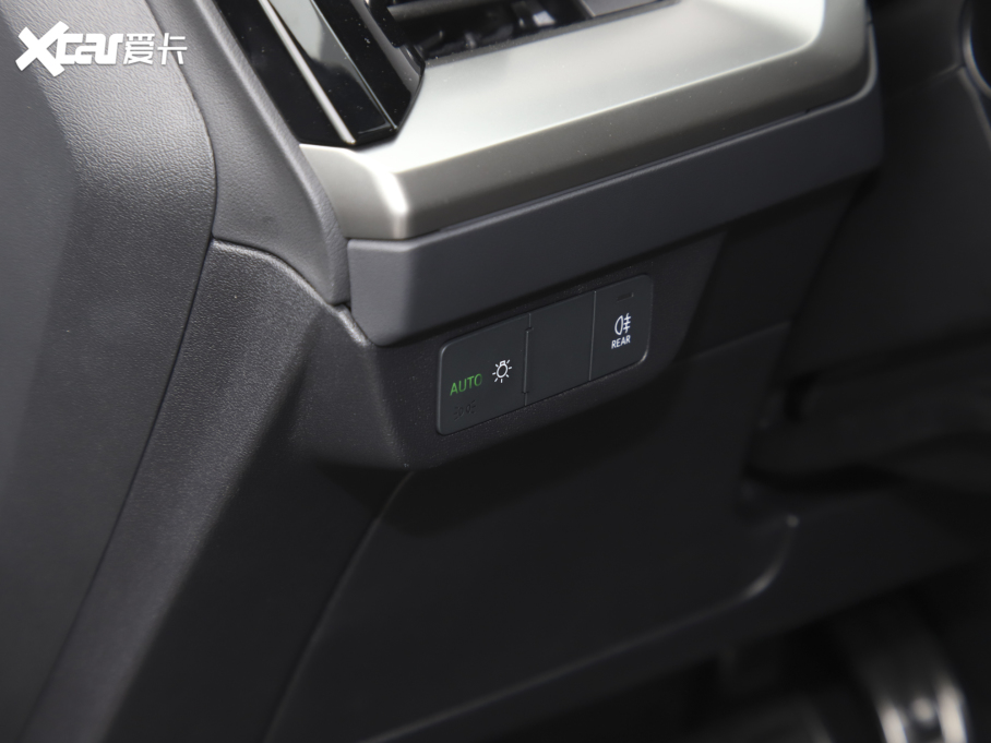 2022WQ4 e-tron 40 e-tron а